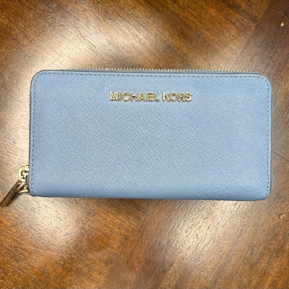 Michael Kors' saffiano leather wallet. Inspirational quote - Picture 7 of 14